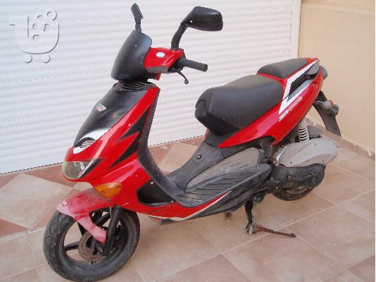 PoulaTo: APRILIA SR 125 '00